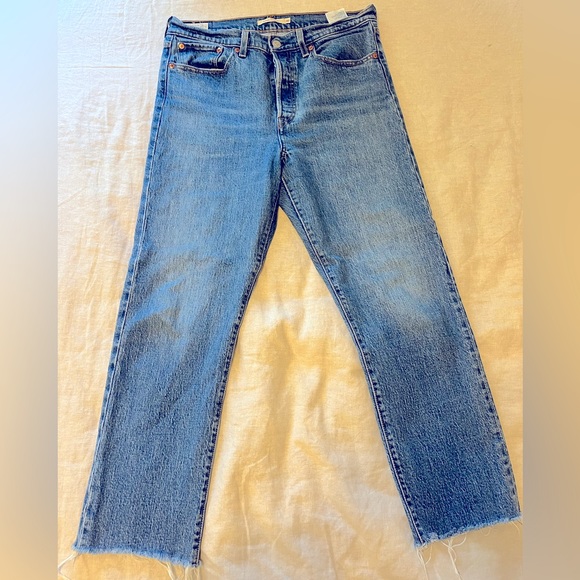 Levi’s Wedgie Straight size 30 - 26” inseam - Picture 1 of 4